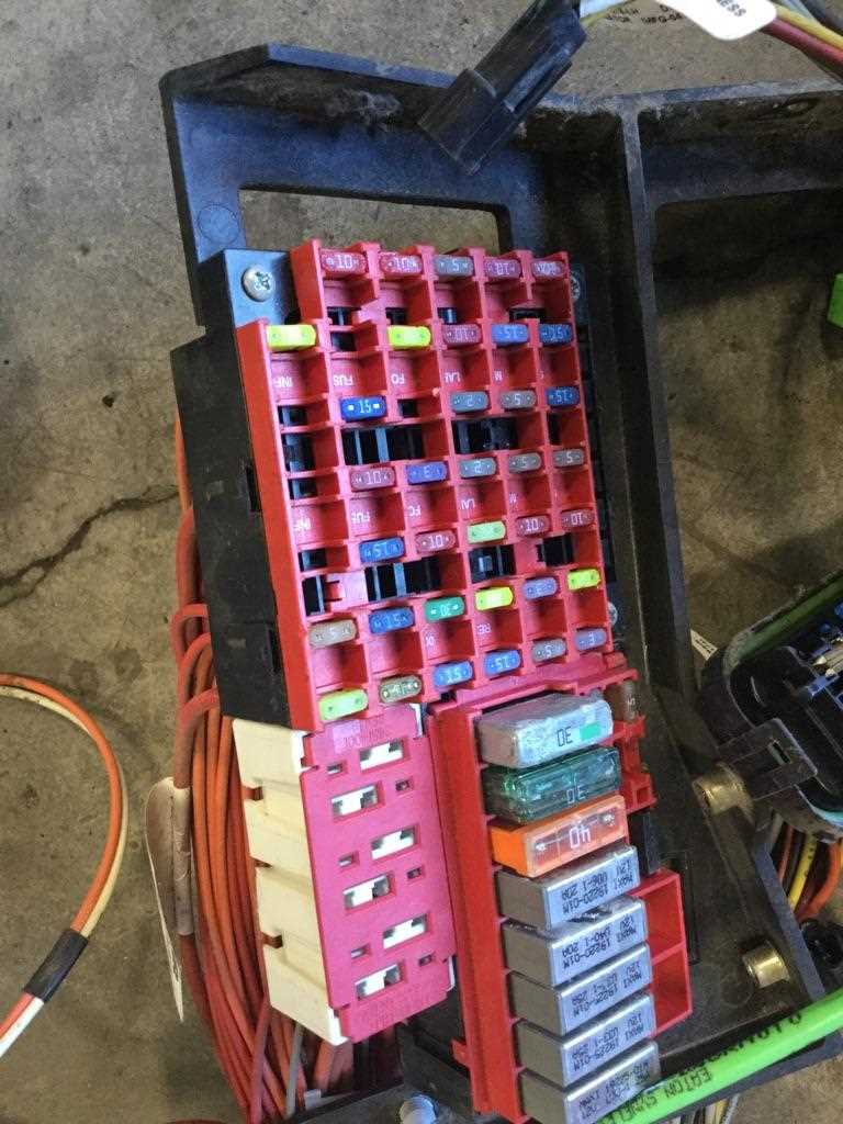 01 peterbilt 379 fuse panel diagram
