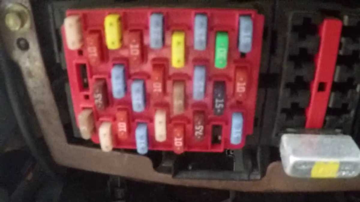 05 crown vic 2005 crown victoria fuse box diagram