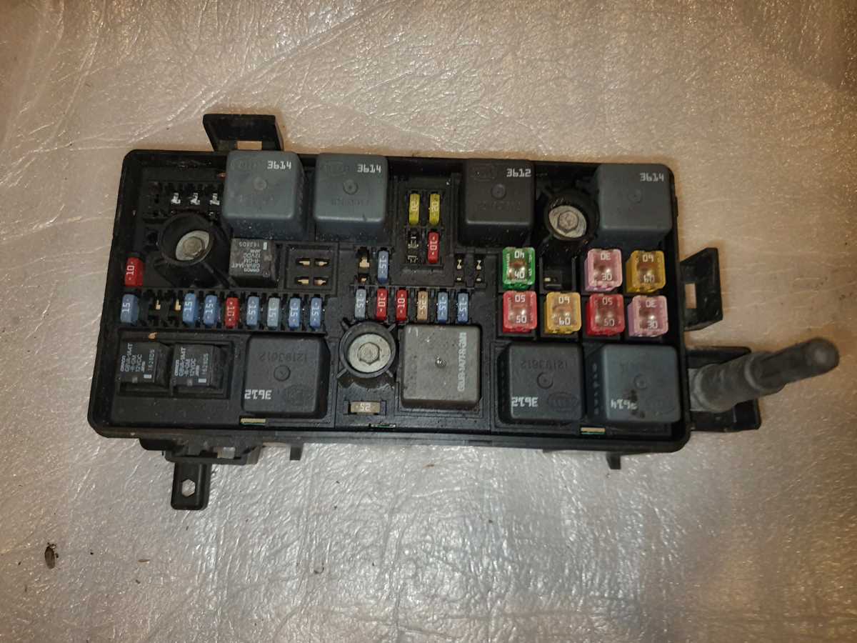 06 cadillac dts fuse diagram