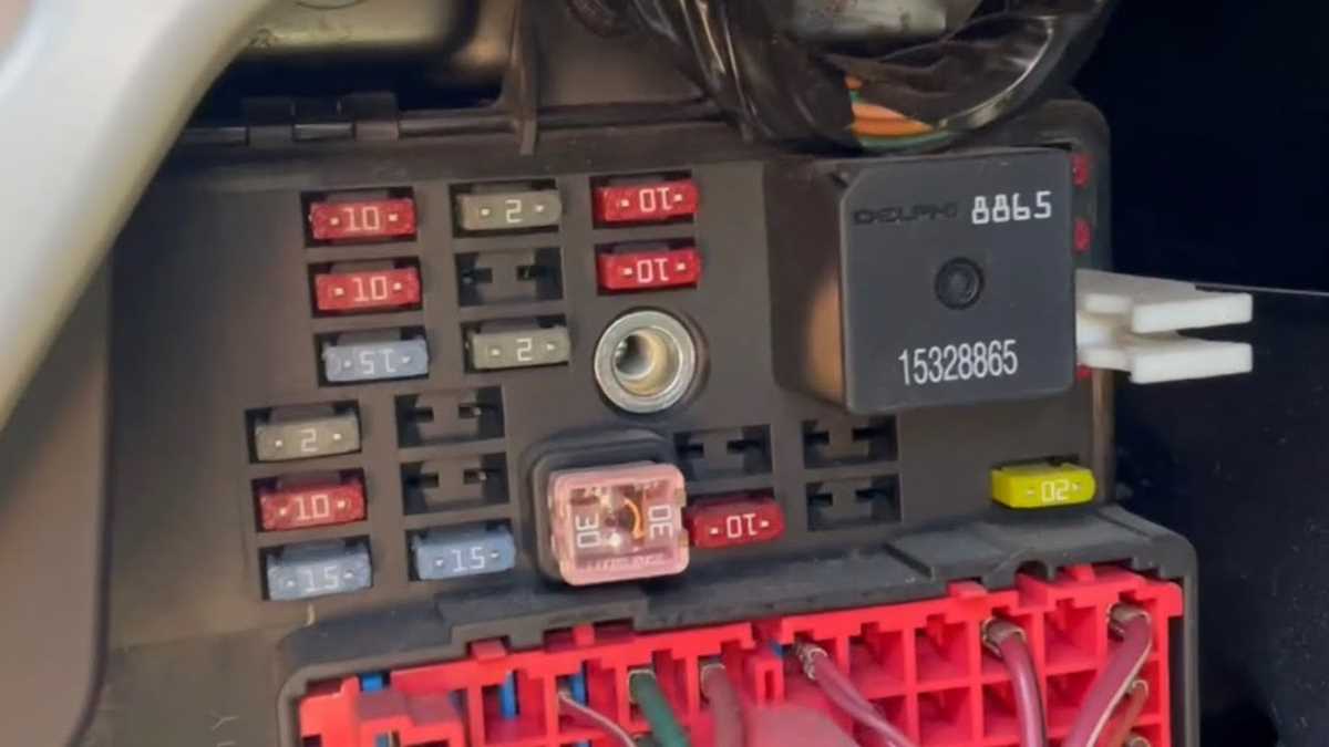 06 cobalt fuse diagram