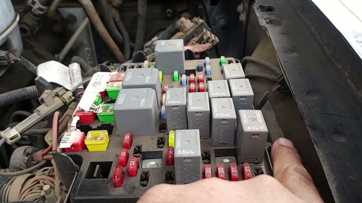 06 lbz duramax fuse box diagram