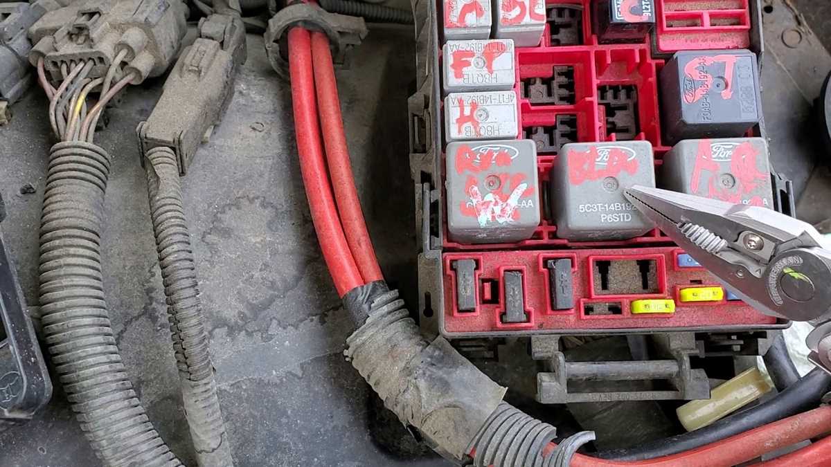 07 crown victoria fuse box diagram