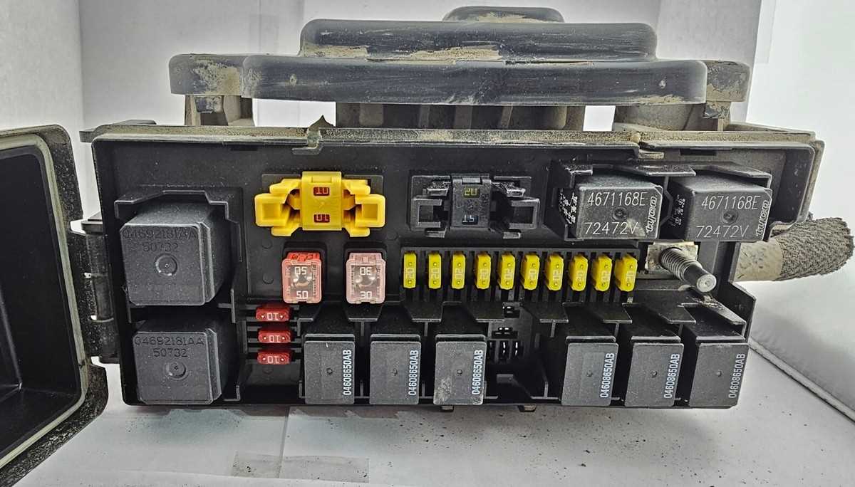 07 jeep commander fuse box diagram