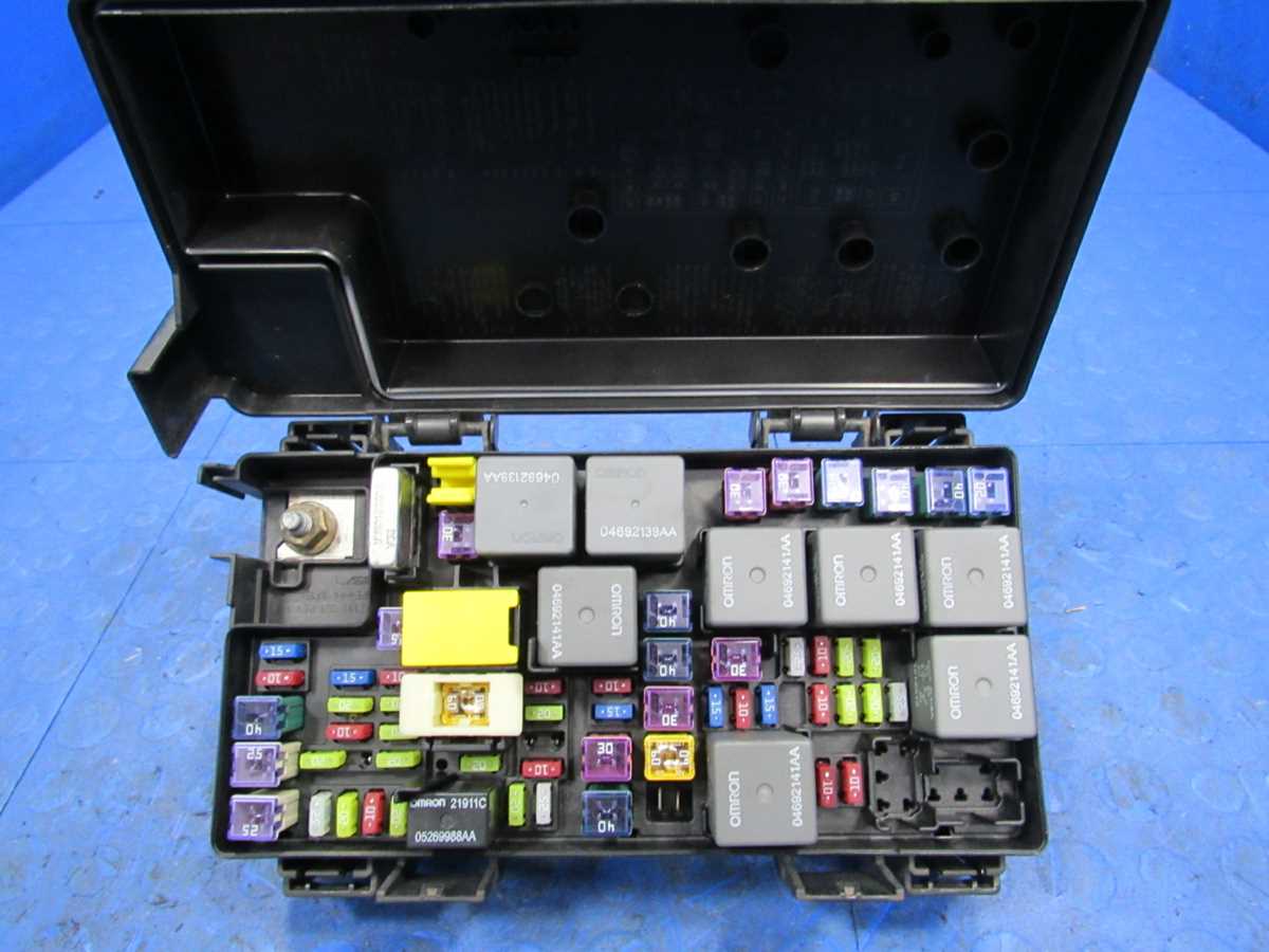07 nitro fuse box diagram