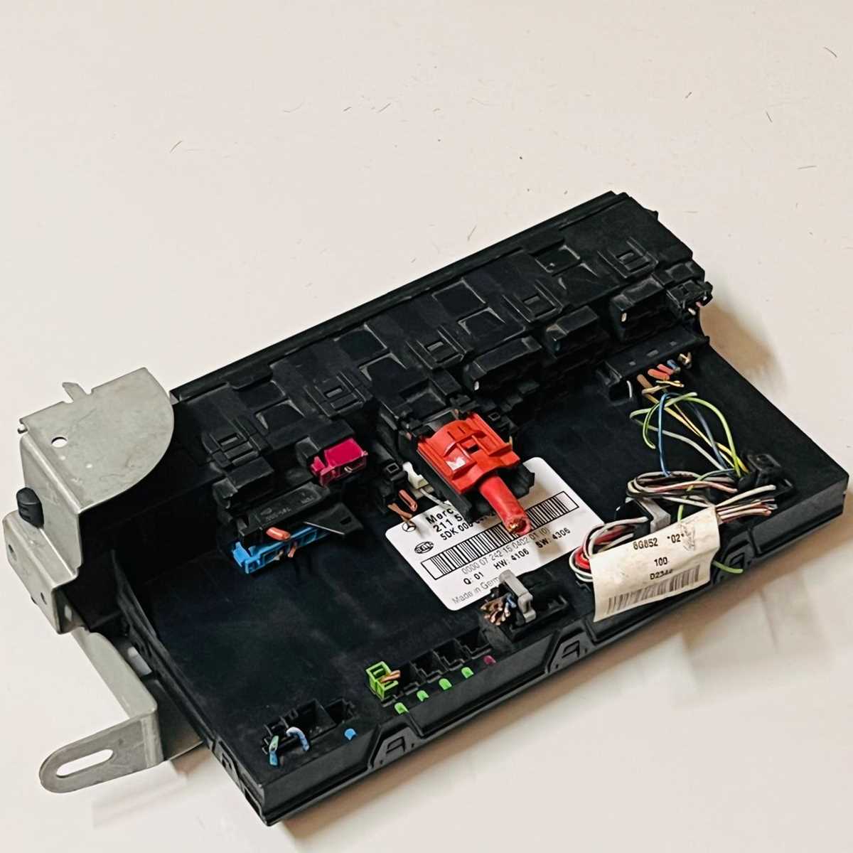 08 mercedes e350 trunk fuse box diagram
