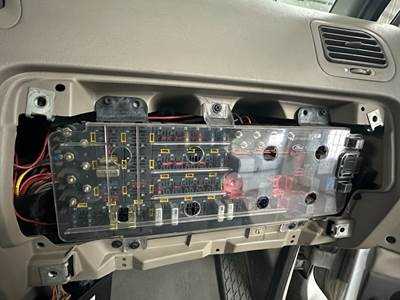 2000 volvo truck fuse box diagram