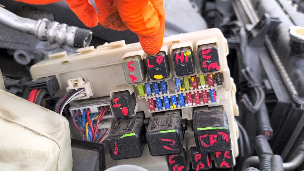 2003 nissan altima under hood fuse box diagram
