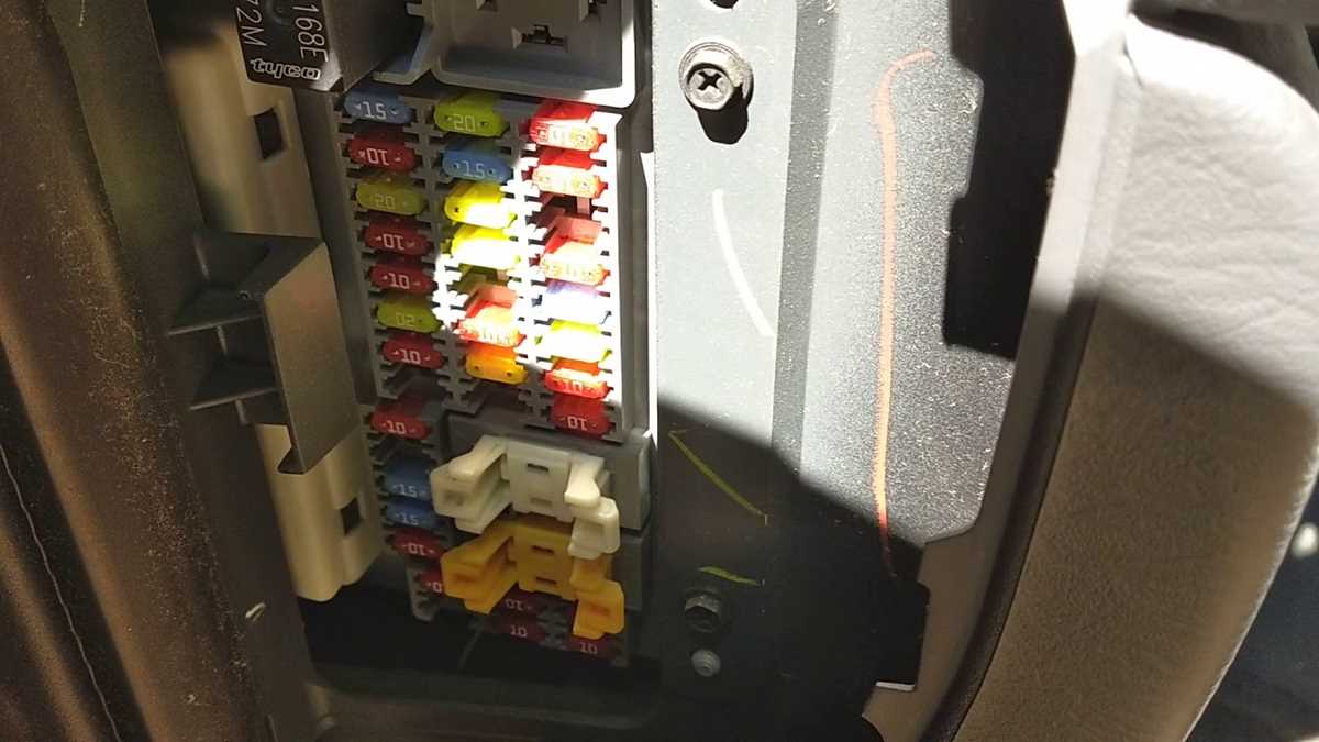 2004 jeep liberty fuse box diagram