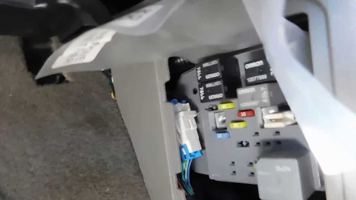 2004 saturn ion fuse box diagram