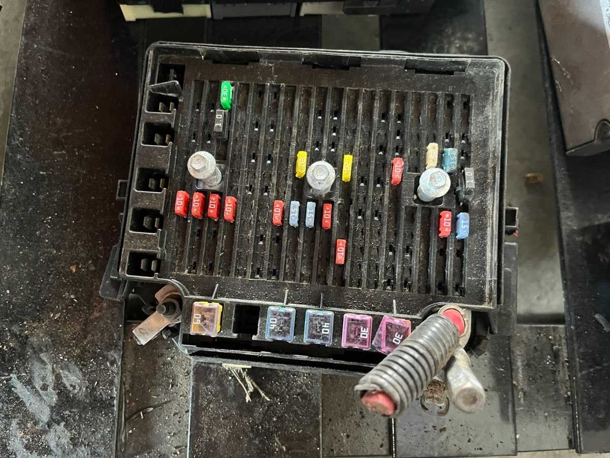 2004 saturn ion fuse box diagram