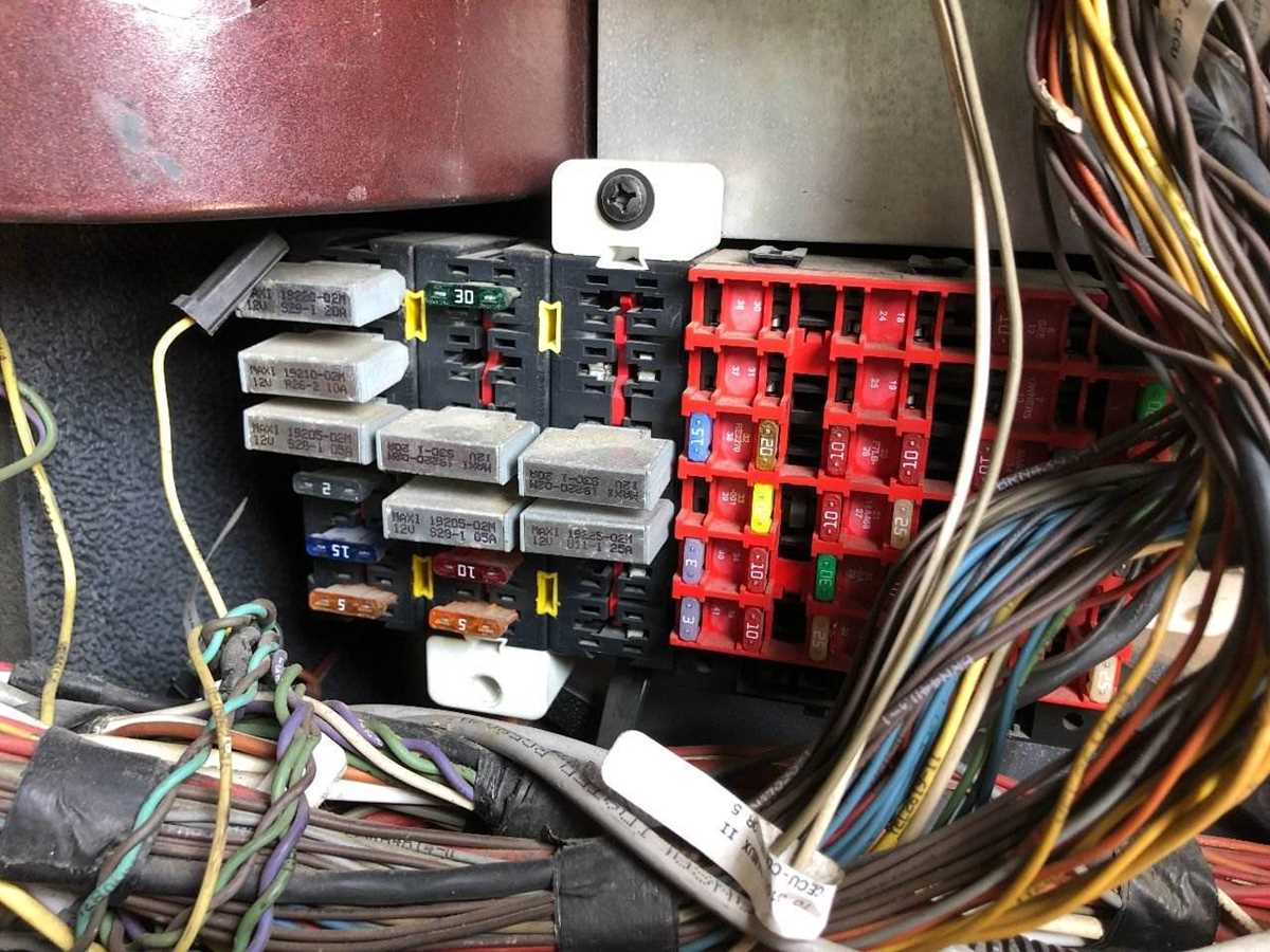 2004 peterbilt 387 fuse box diagram