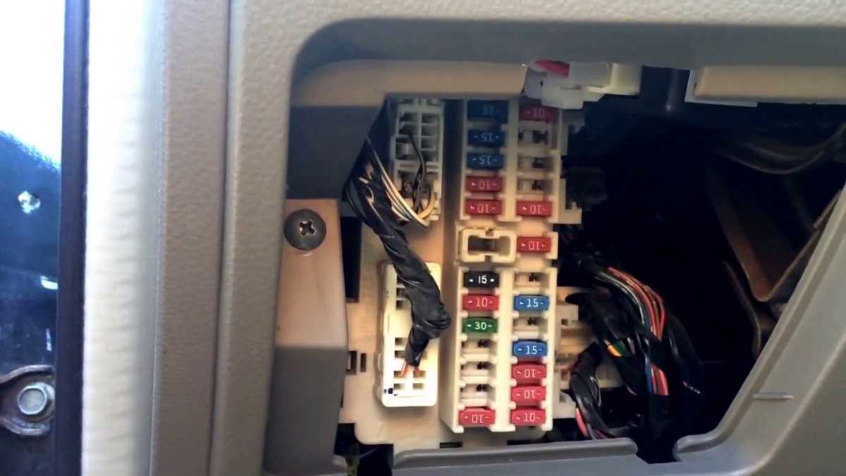 2005 nissan altima fuse box diagram