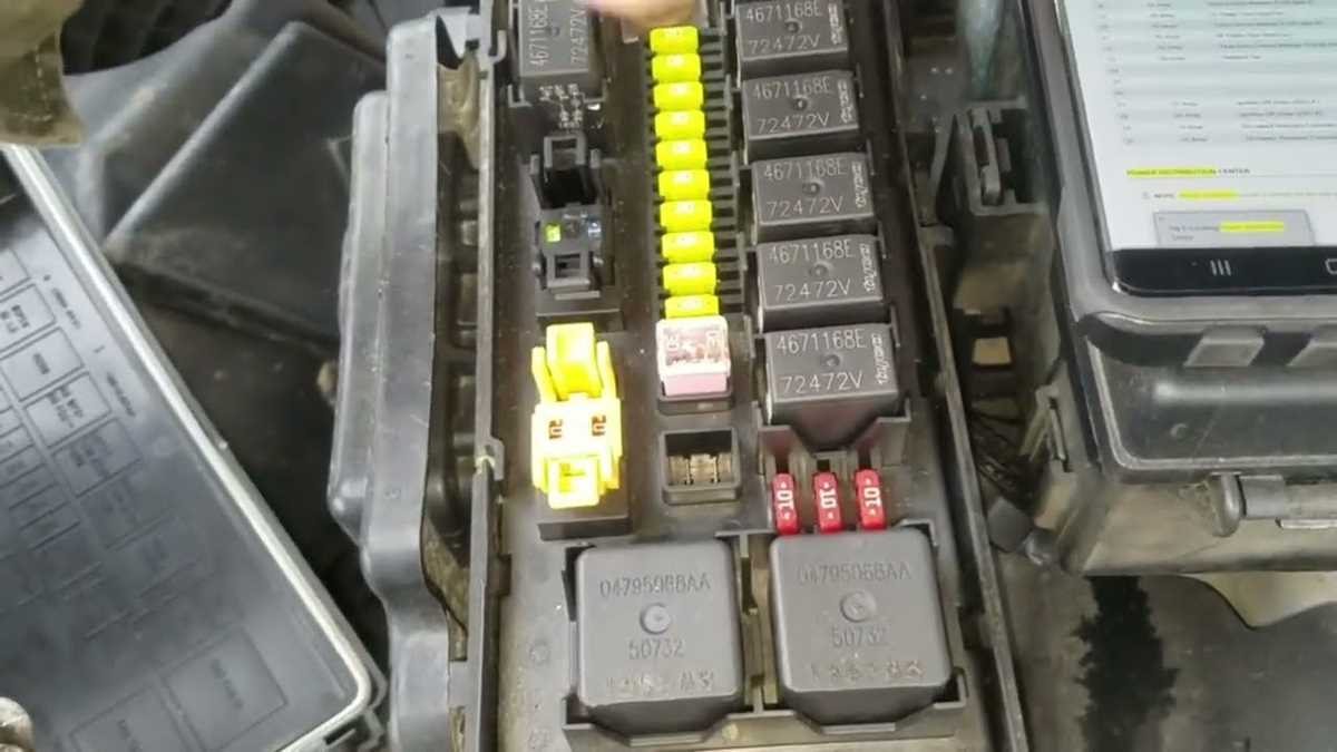 2006 jeep commander interior fuse diagram