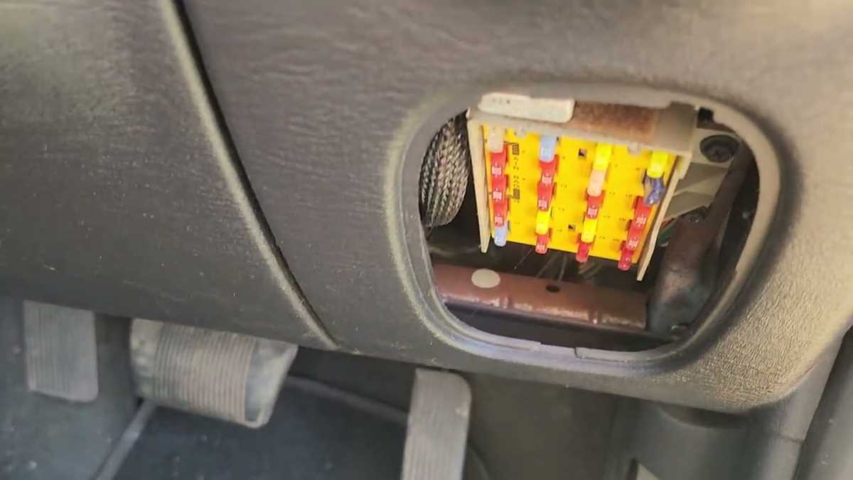 2006 pt cruiser interior fuse box diagram