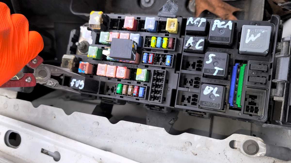 2007 ford freestyle fuse box diagram