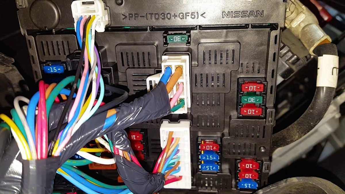 2010 nissan rogue interior fuse box diagram
