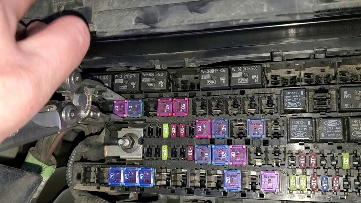 2011 e250 fuse box diagram