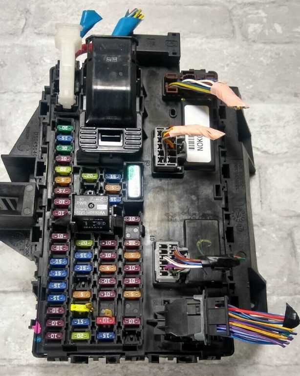 2011 ford f150 fuse box diagram passenger side location