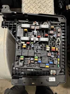 2013 cascadia fuse box diagram