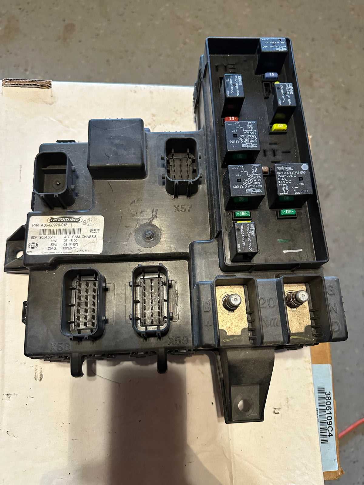 2016 cascadia fuse box diagram