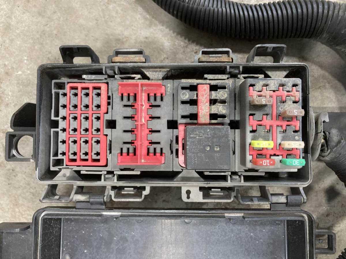 2018 cascadia fuse box diagram