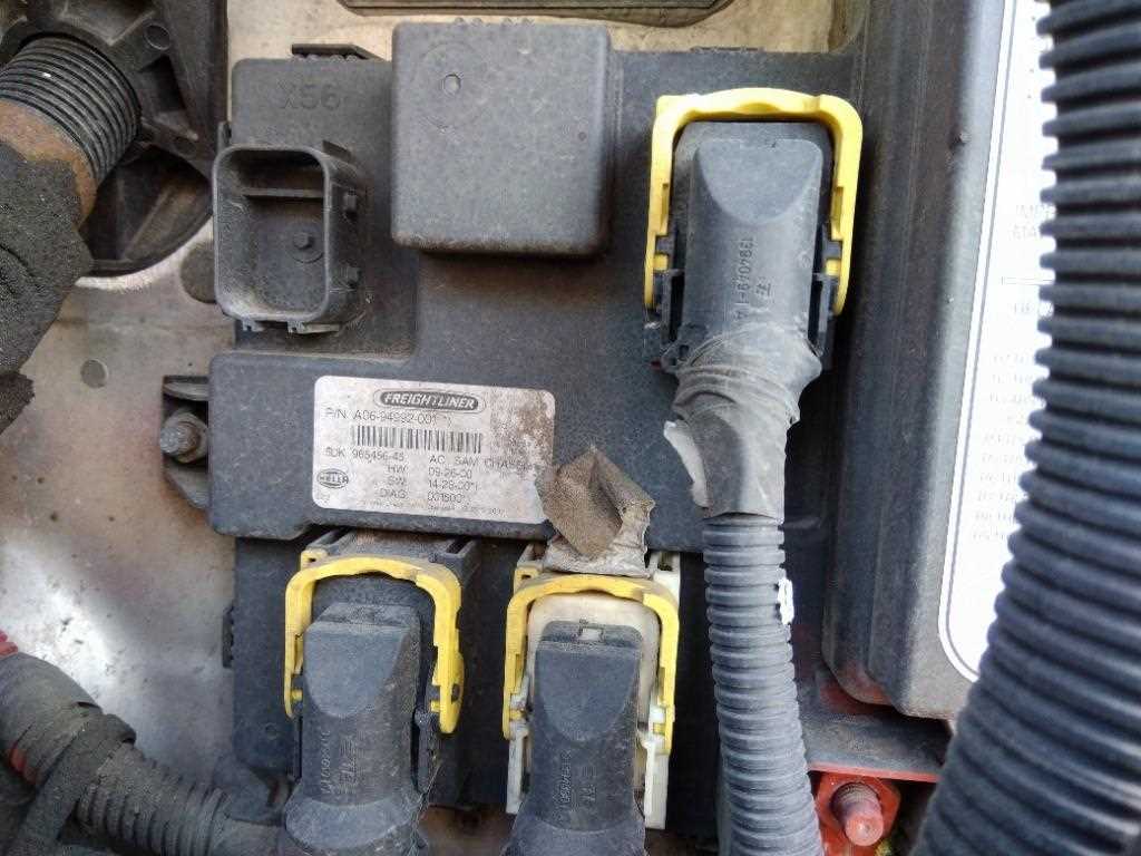 2018 cascadia fuse box diagram