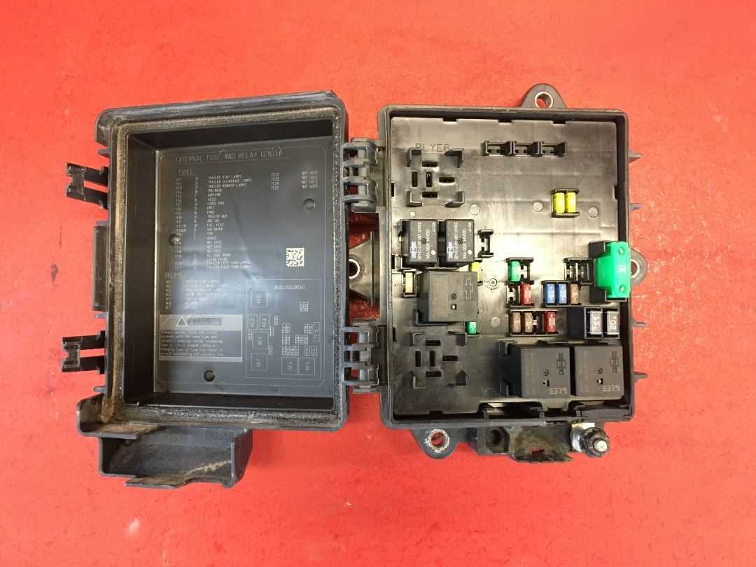 2018 volvo truck fuse box diagram