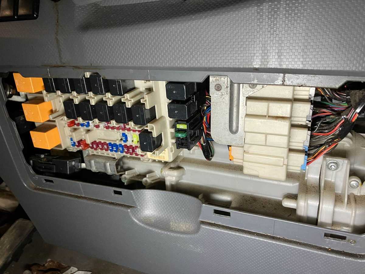 2019 isuzu npr fuse box diagram