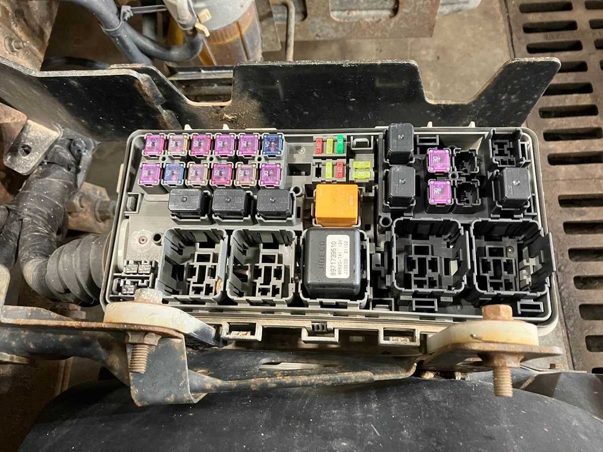 2020 isuzu npr fuse box diagram