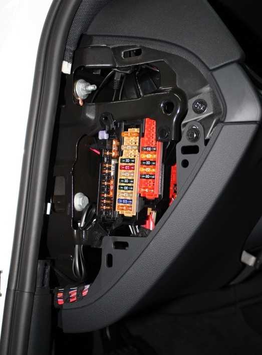 audi a4 b8 trunk fuse diagram