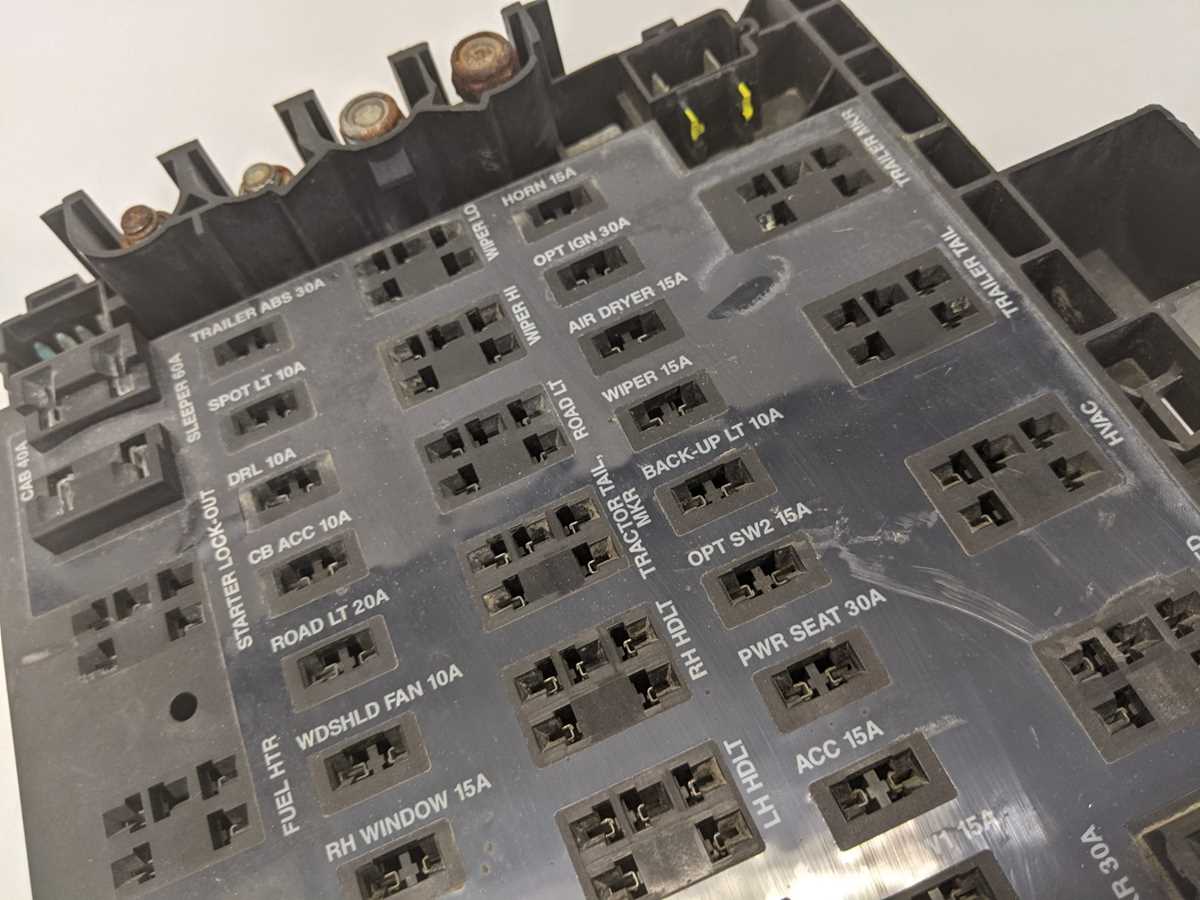 freightliner columbia fuse box diagram