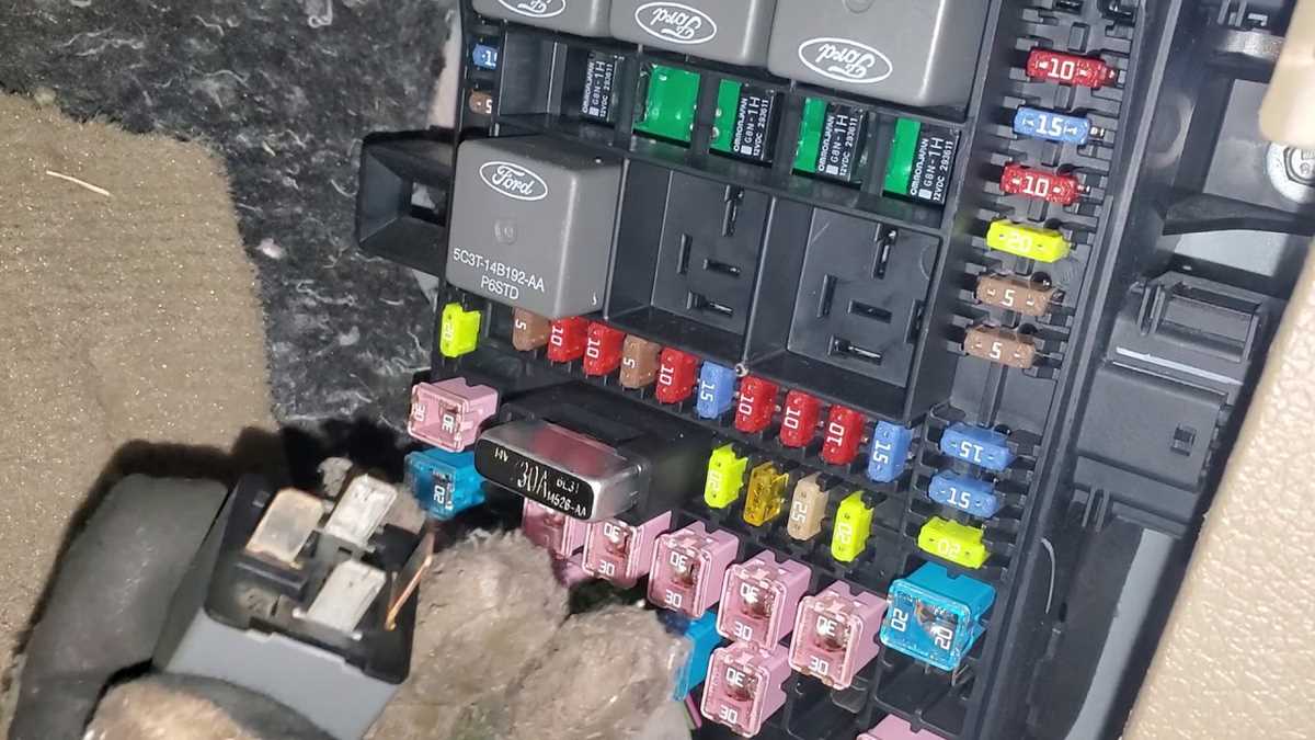 fuse box diagram for 2006 ford f150