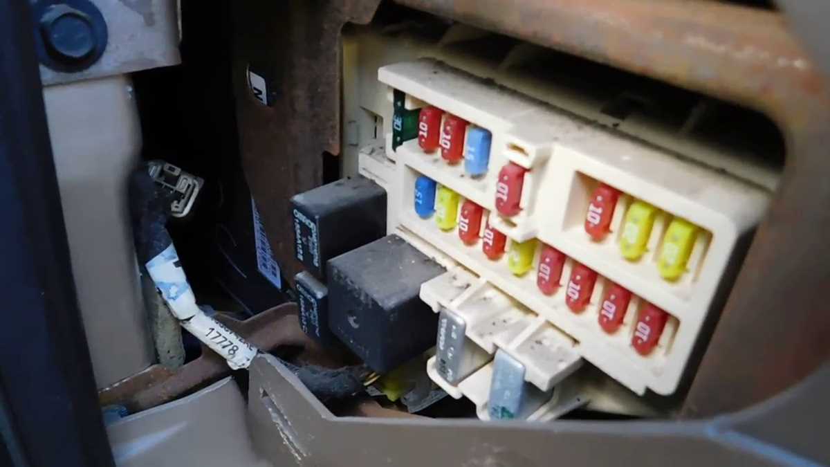 fuse panel 2004 chrysler sebring fuse box diagram
