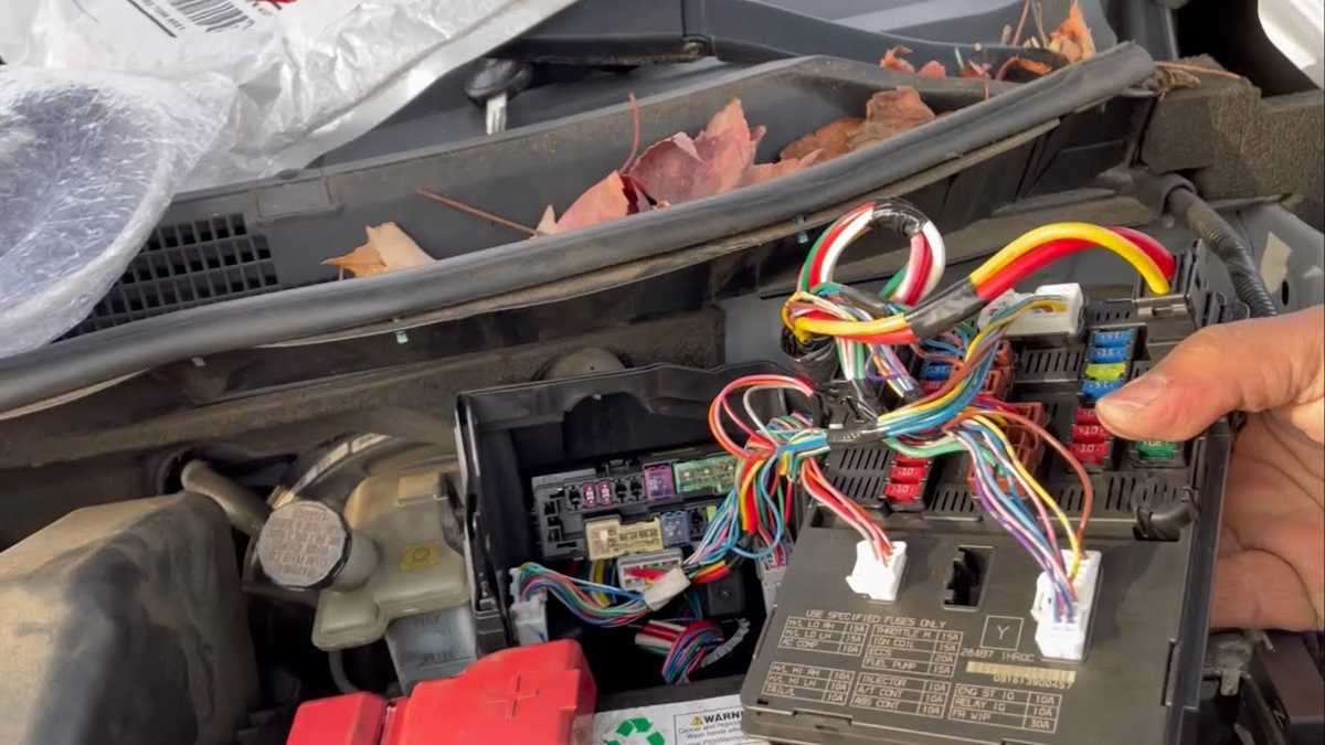 fuse panel 2012 nissan versa fuse box diagram