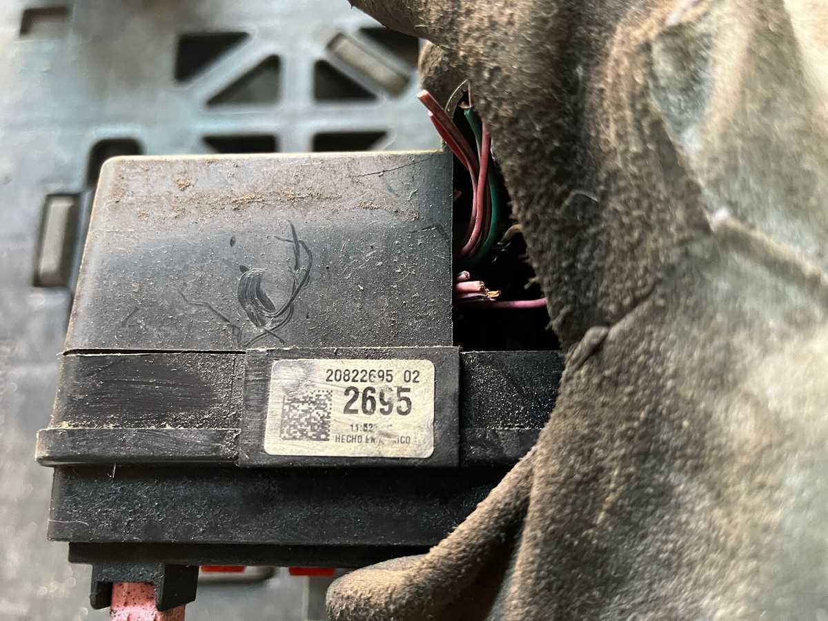 location 2009 chevy malibu fuse box diagram