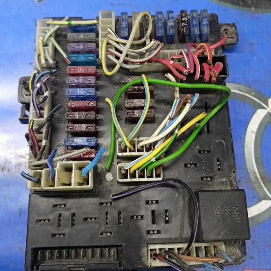mb100 fuse box diagram