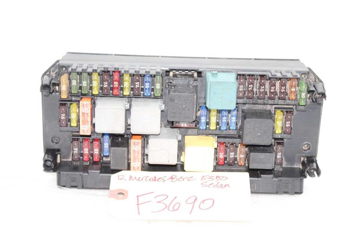 mercedes r350 rear fuse box diagram