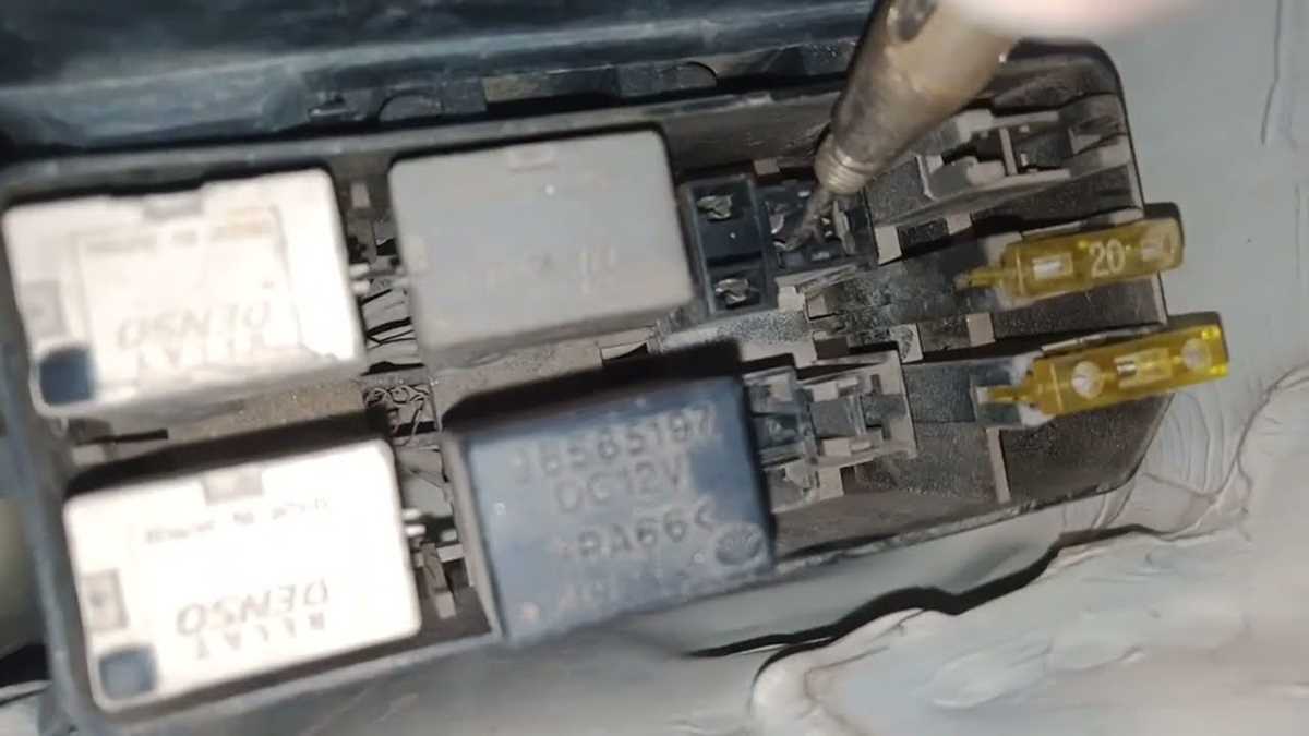 suzuki cultus fuse box diagram
