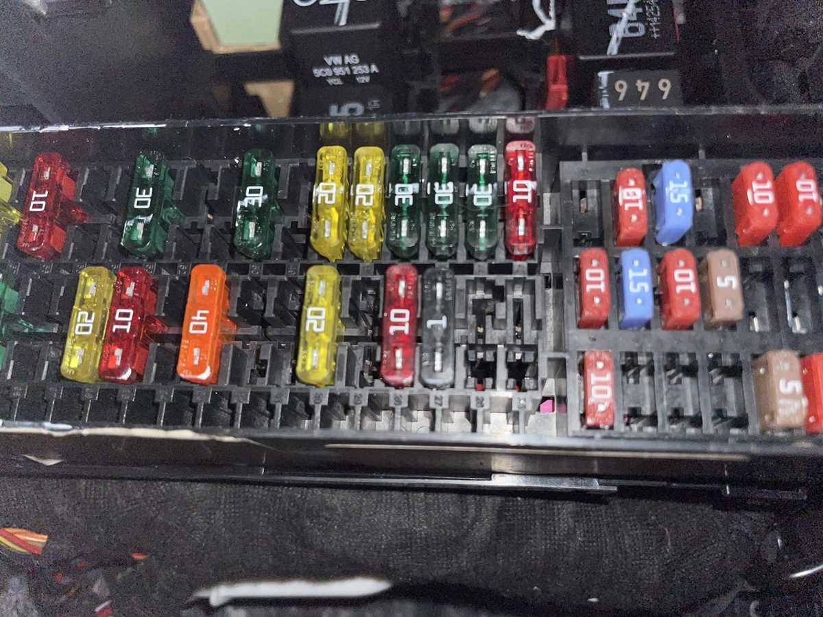 volkswagen jetta 2015 fuse box diagram