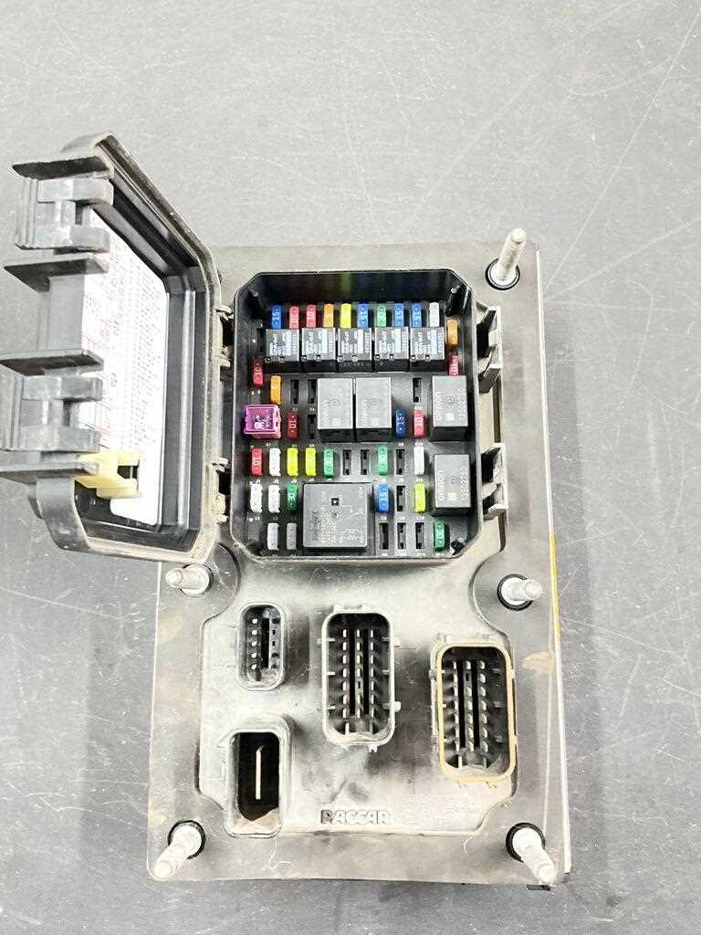 2020 kenworth t680 fuse box diagram