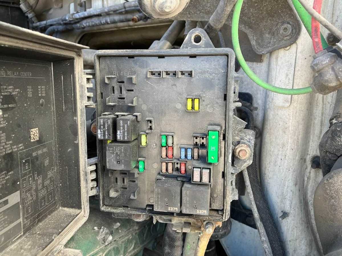 2018 volvo truck fuse box diagram