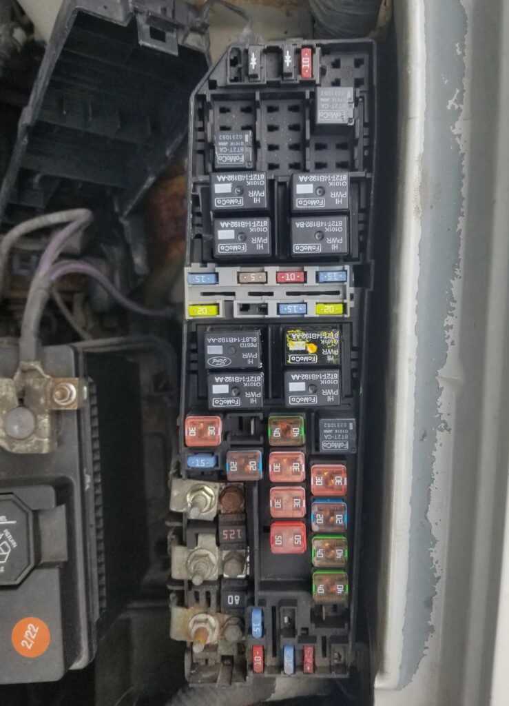 2007 ford escape hybrid fuse box diagram