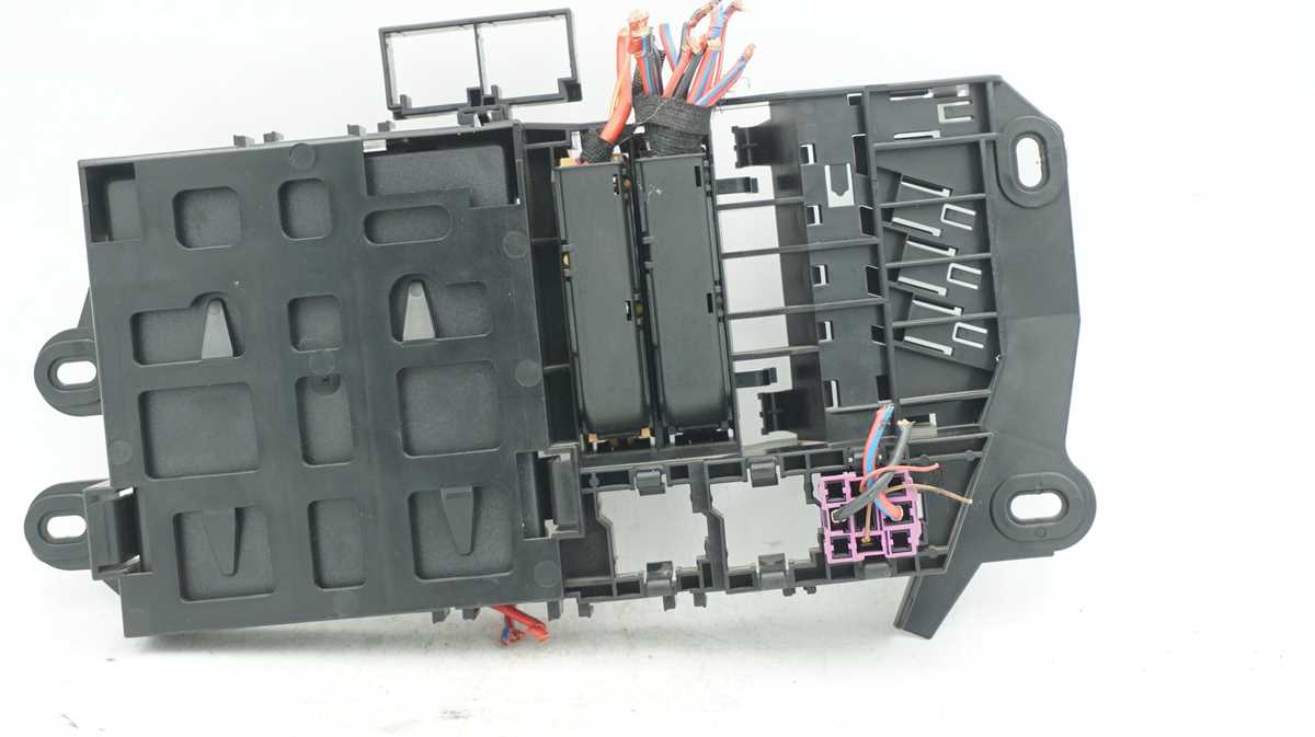 audi a6 c6 trunk fuse box diagram