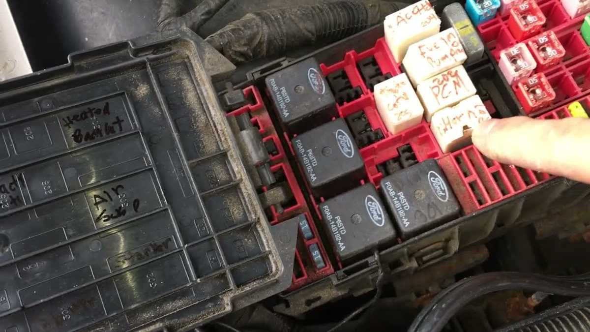 2007 ford crown victoria fuse diagram