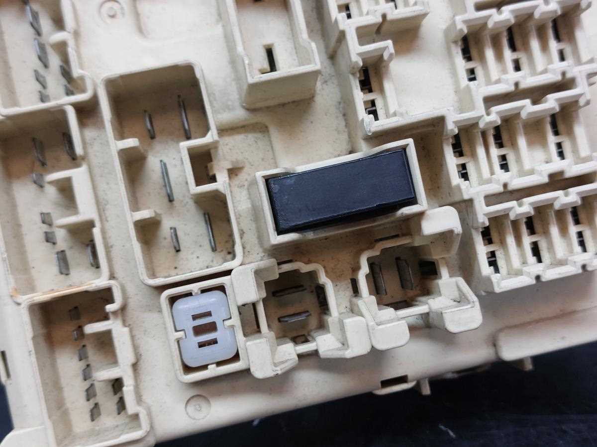 toyota corolla 2003 fuse box diagram