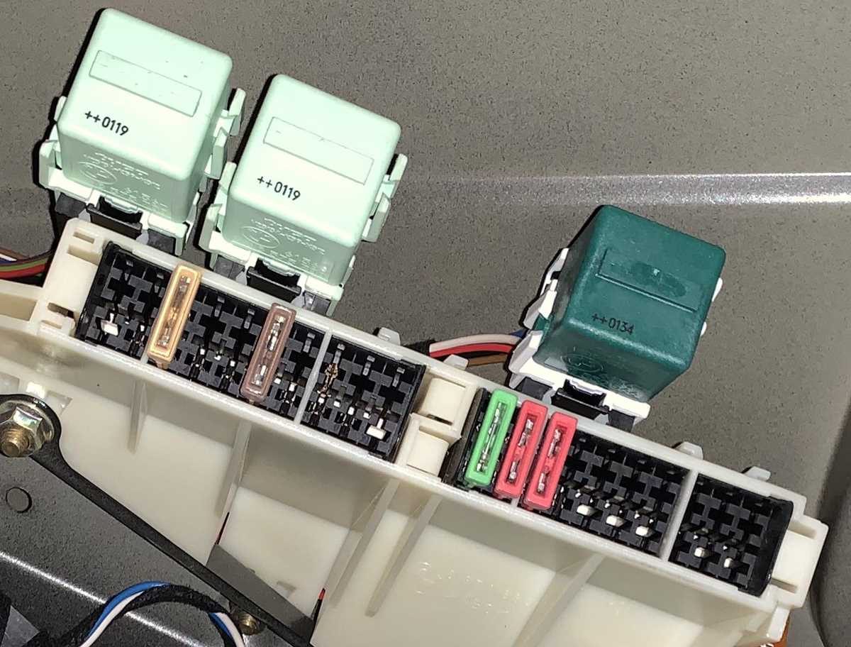 bmw e39 trunk fuse box diagram