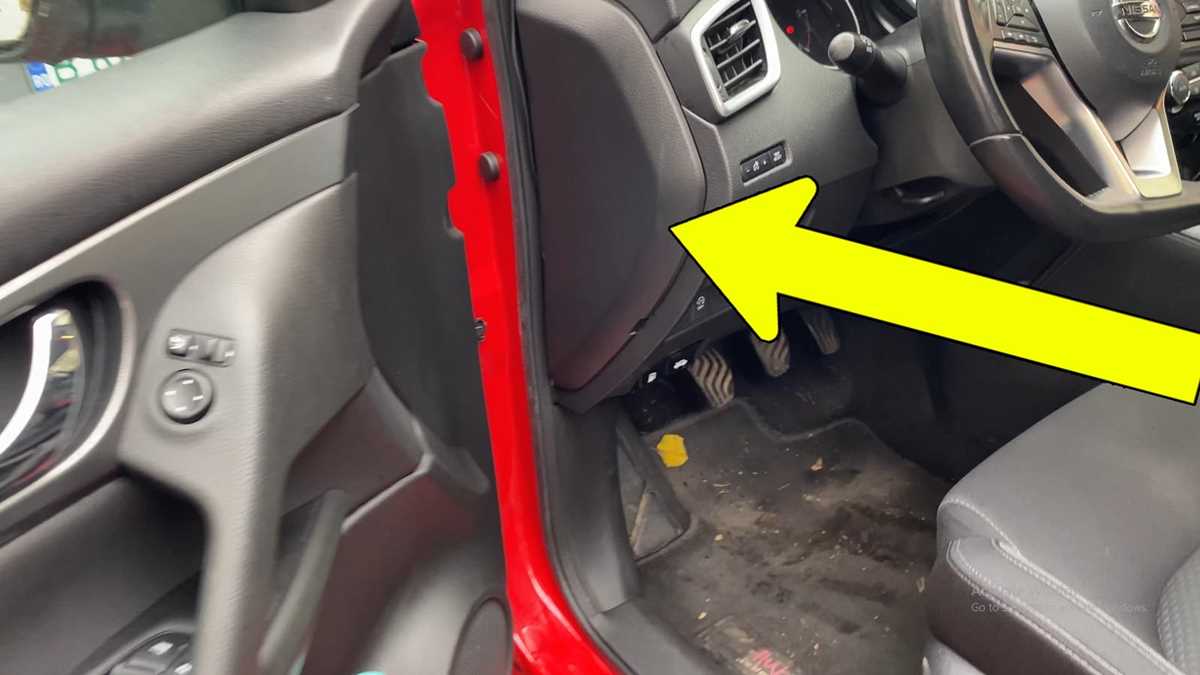 2018 nissan rogue interior fuse box diagram