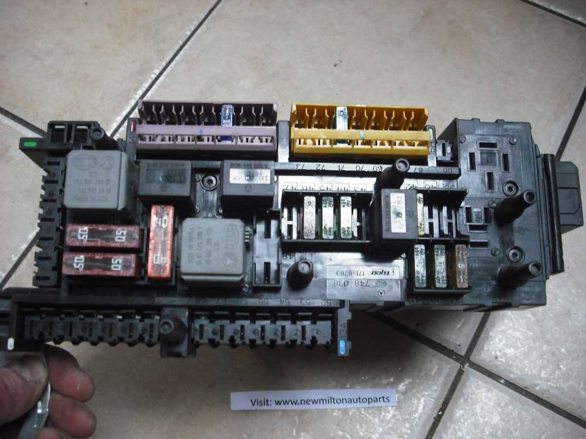 mercedes w204 fuse box diagram