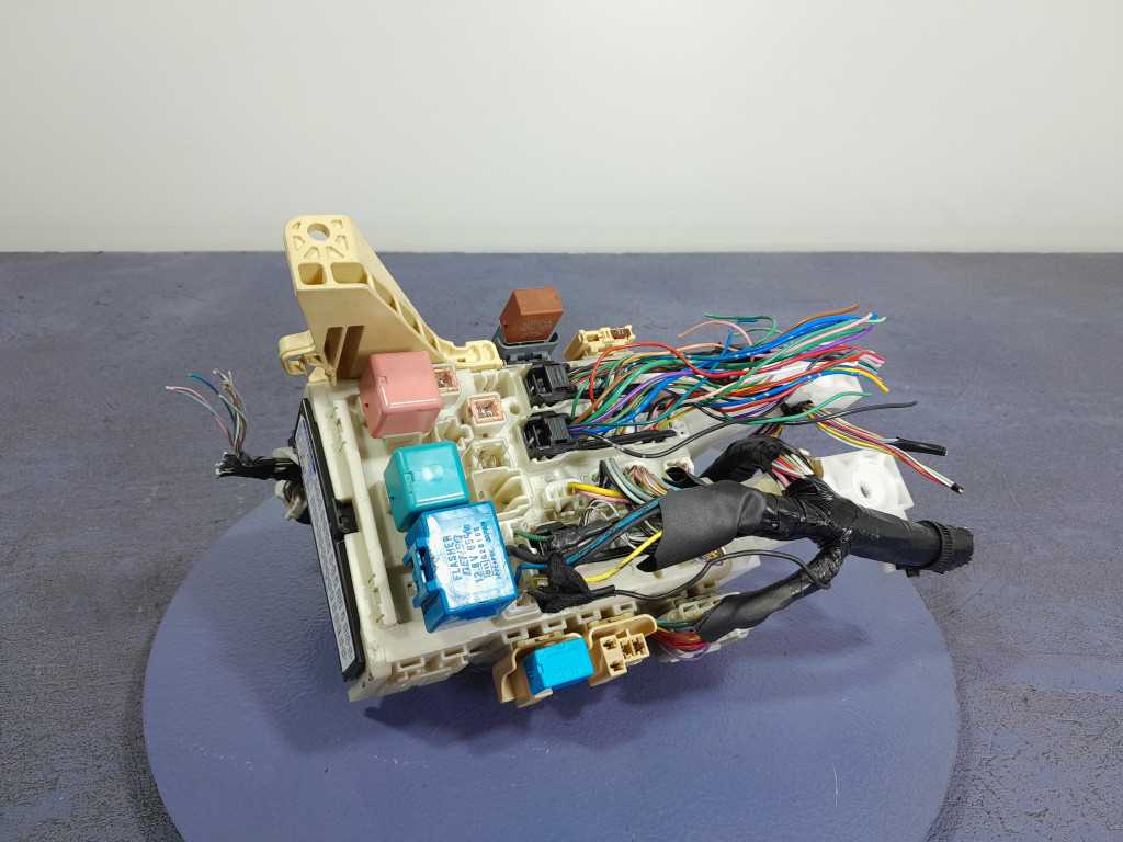 2010 toyota yaris fuse box diagram