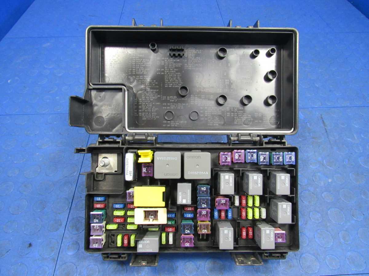 2012 jeep liberty interior fuse box diagram